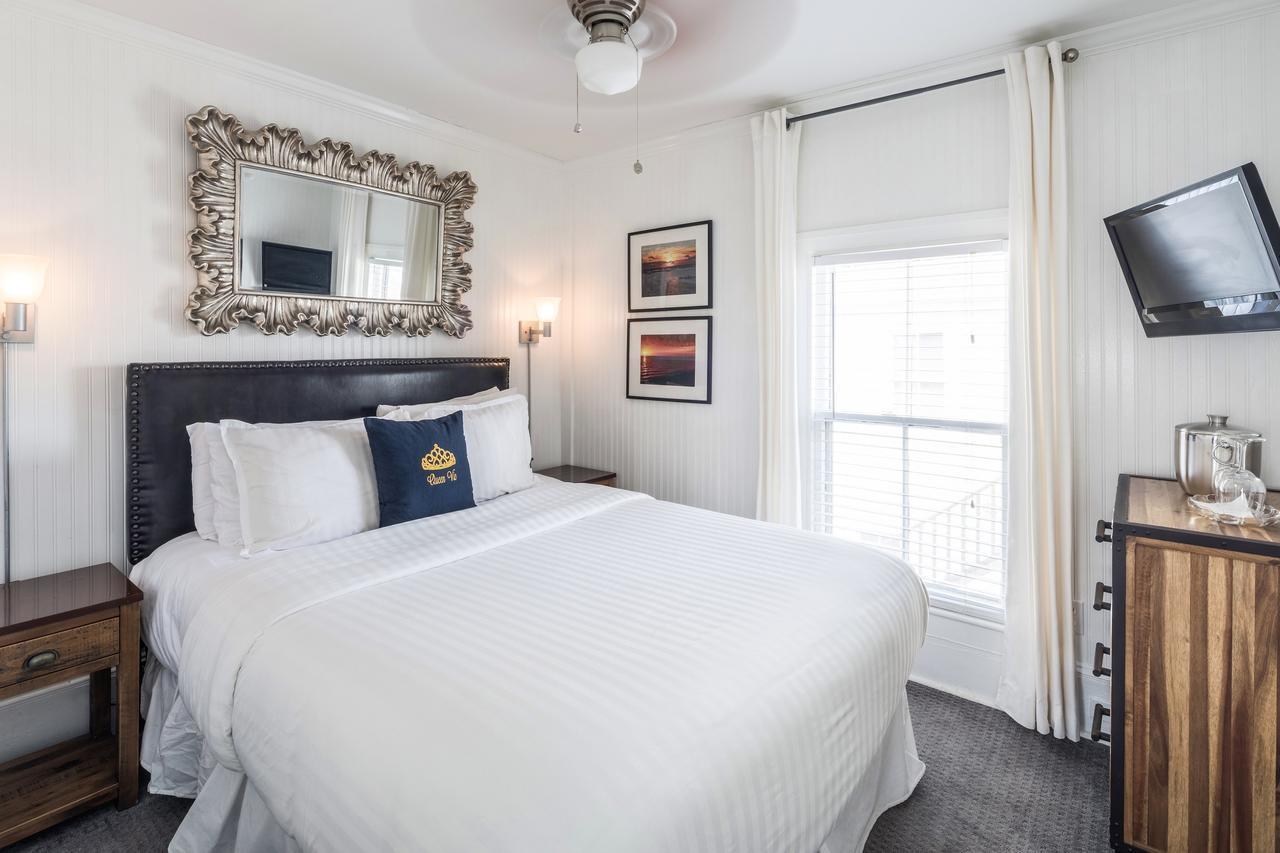 Queen Vic Guest House (Adults Only) โพรวินซ์ทาวน์ ภายนอก รูปภาพ