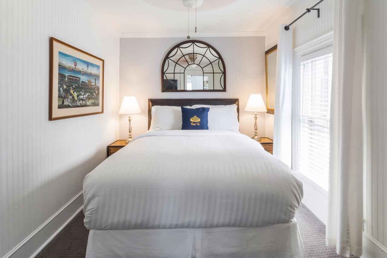 Queen Vic Guest House (Adults Only) โพรวินซ์ทาวน์ ภายนอก รูปภาพ